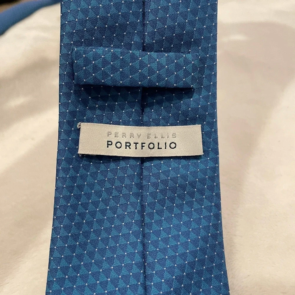 Perry Ellis Portfolio Mens Blue Geometric Triangle Micro Dot Polyester Necktie